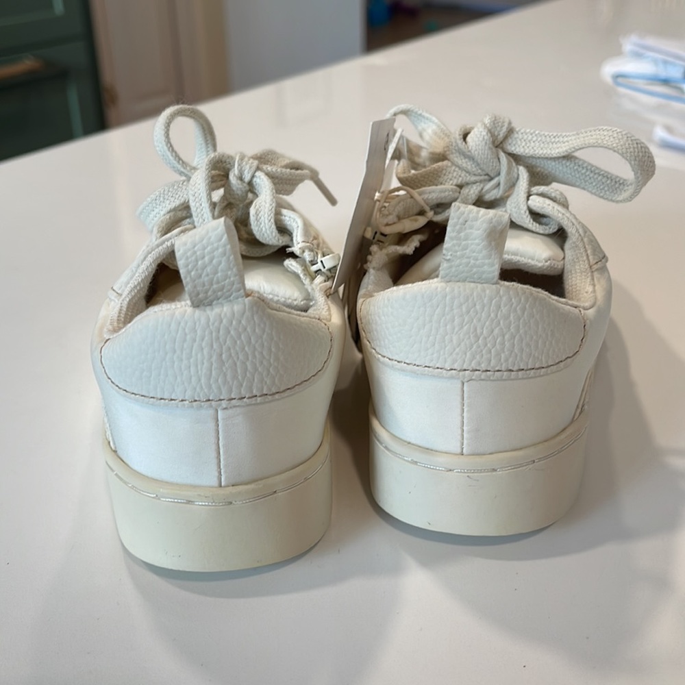 Sneakers - Picture 4 of 6
